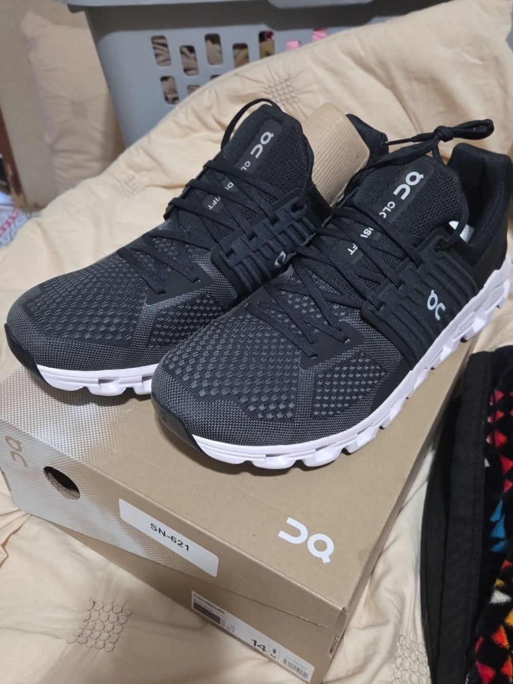 On Cloud Running Sneakers in Black and White Sz 14